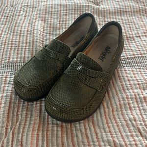 Cute loafers style, green Alegría shoes